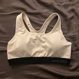 Nike Womens Pro Classic Padded Sports Bra, S-White